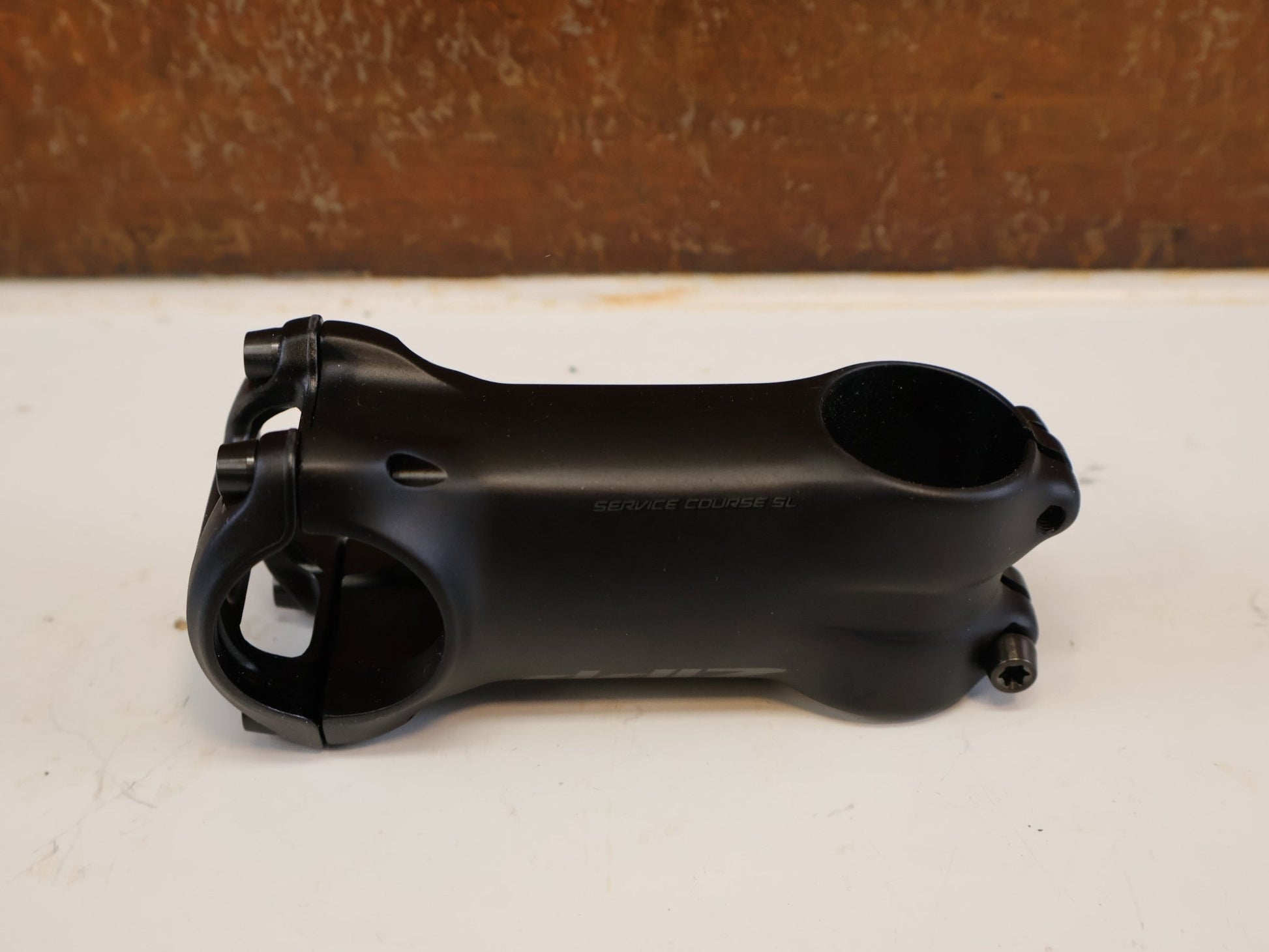 Vorbau von Zipp, ZIPP SERVICE COURSE SL VORBAU / ±6° / 80 MM / 31.8 MM / SCHWARZ MATT vor USEDBIKES-OB.DE Hintergrund