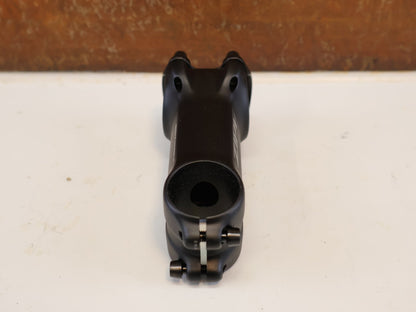 Vorbau von Zipp, ZIPP SERVICE COURSE SL VORBAU / ±6° / 80 MM / 31.8 MM / SCHWARZ MATT vor USEDBIKES-OB.DE Hintergrund
