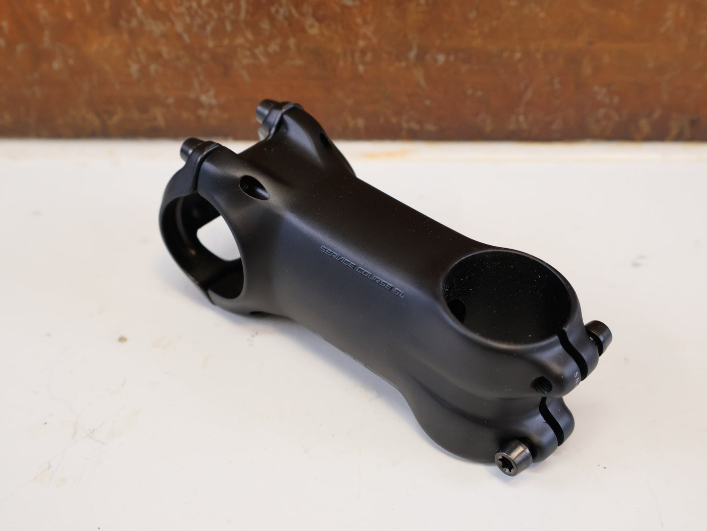 Vorbau von Zipp, ZIPP SERVICE COURSE SL VORBAU / ±6° / 80 MM / 31.8 MM / SCHWARZ MATT vor USEDBIKES-OB.DE Hintergrund