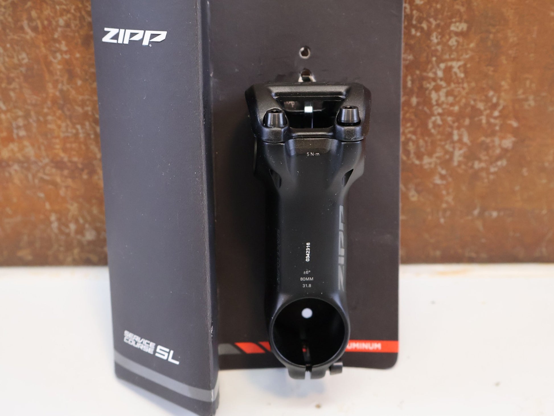 Vorbau von Zipp, ZIPP SERVICE COURSE SL VORBAU / ±6° / 80 MM / 31.8 MM / SCHWARZ MATT vor USEDBIKES-OB.DE Hintergrund