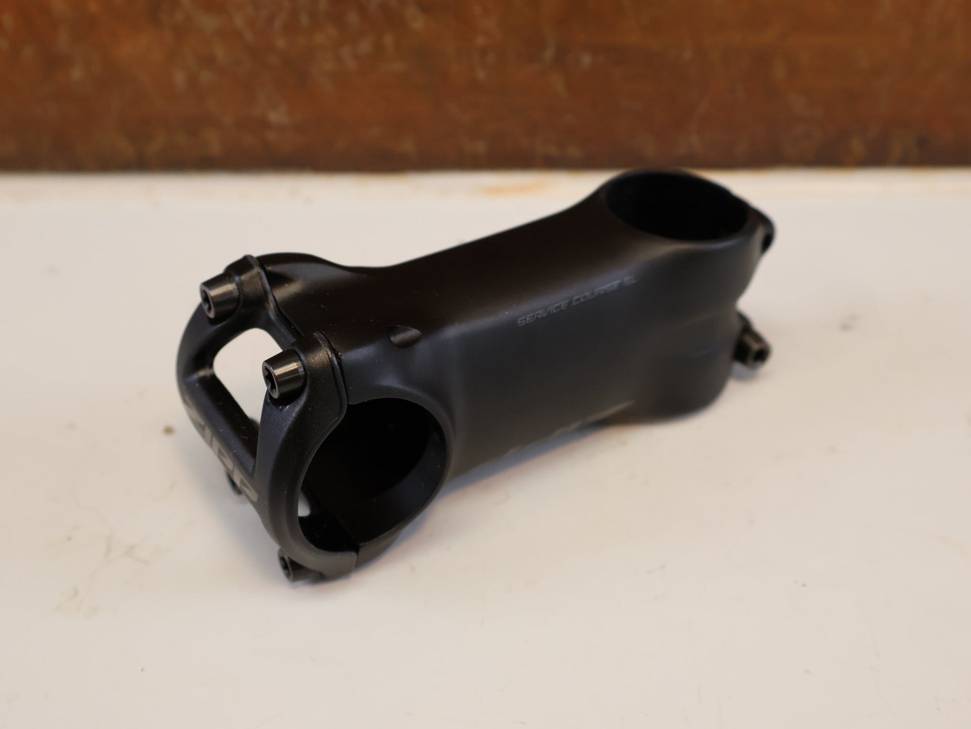 Vorbau von Zipp, ZIPP SERVICE COURSE SL VORBAU / ±6° / 80 MM / 31.8 MM / SCHWARZ MATT vor USEDBIKES-OB.DE Hintergrund