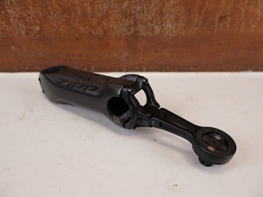 Vorbau von Zipp, Zipp SL Speed Carbon Vorbau 120mm QuickView Mount 193g vor USEDBIKES-OB.DE Hintergrund