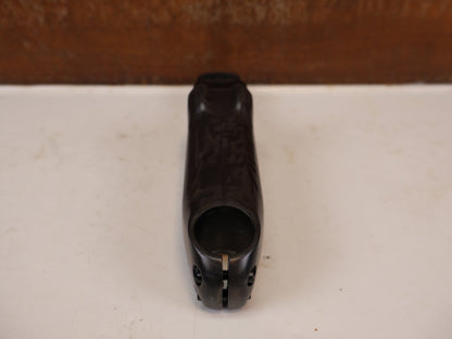 Vorbau von Zipp, Zipp SL Speed Carbon Vorbau 120mm QuickView Mount 193g vor USEDBIKES-OB.DE Hintergrund