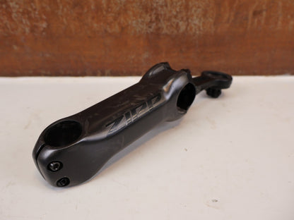 Vorbau von Zipp, Zipp SL Speed Carbon Vorbau 120mm QuickView Mount 193g vor USEDBIKES-OB.DE Hintergrund