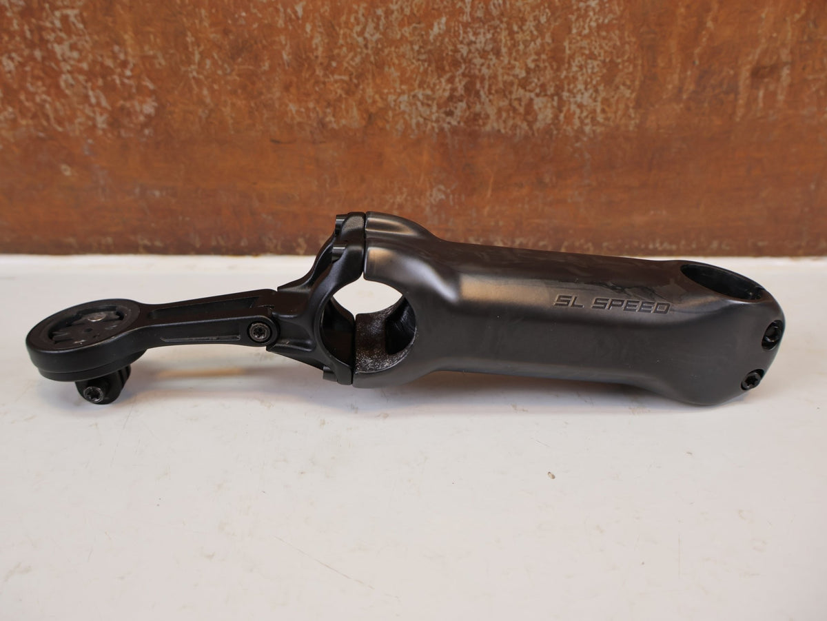 Vorbau von Zipp, Zipp SL Speed Carbon Vorbau 120mm QuickView Mount 193g vor USEDBIKES-OB.DE Hintergrund