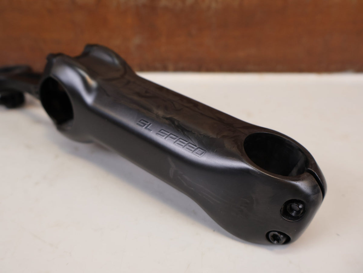 Vorbau von Zipp, Zipp SL Speed Carbon Vorbau 120mm QuickView Mount 193g vor USEDBIKES-OB.DE Hintergrund