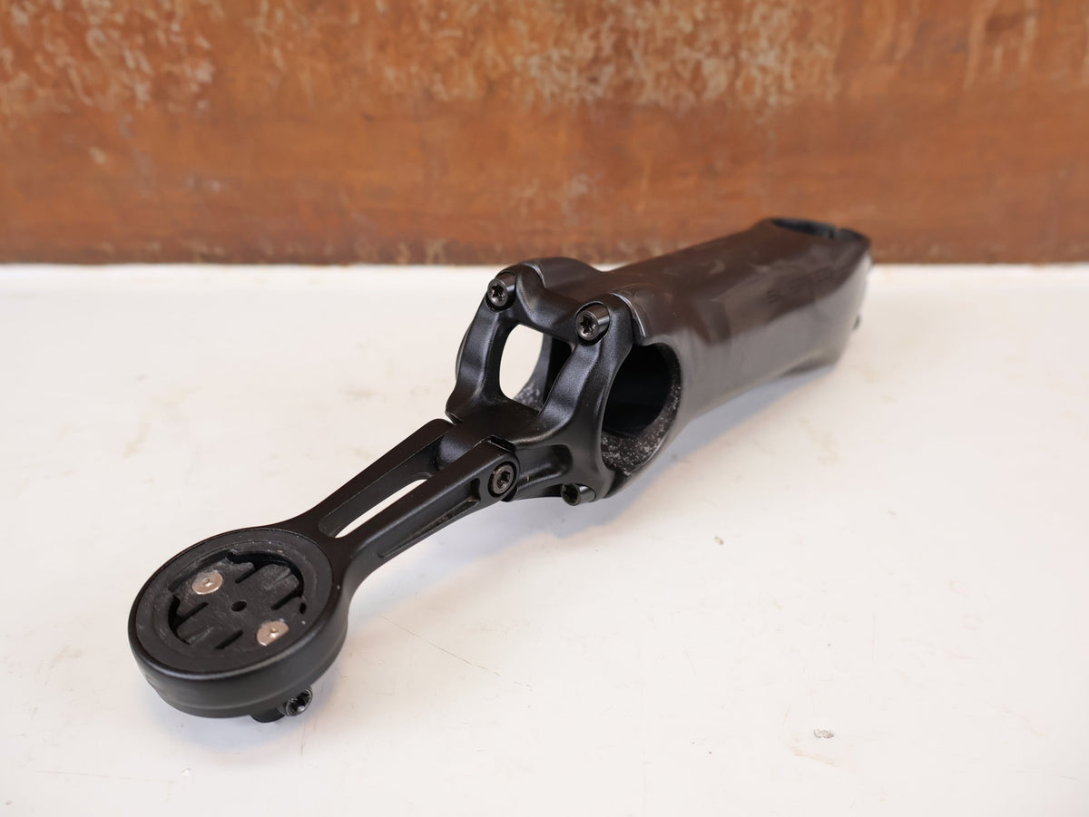 Vorbau von Zipp, Zipp SL Speed Carbon Vorbau 120mm QuickView Mount 193g vor USEDBIKES-OB.DE Hintergrund