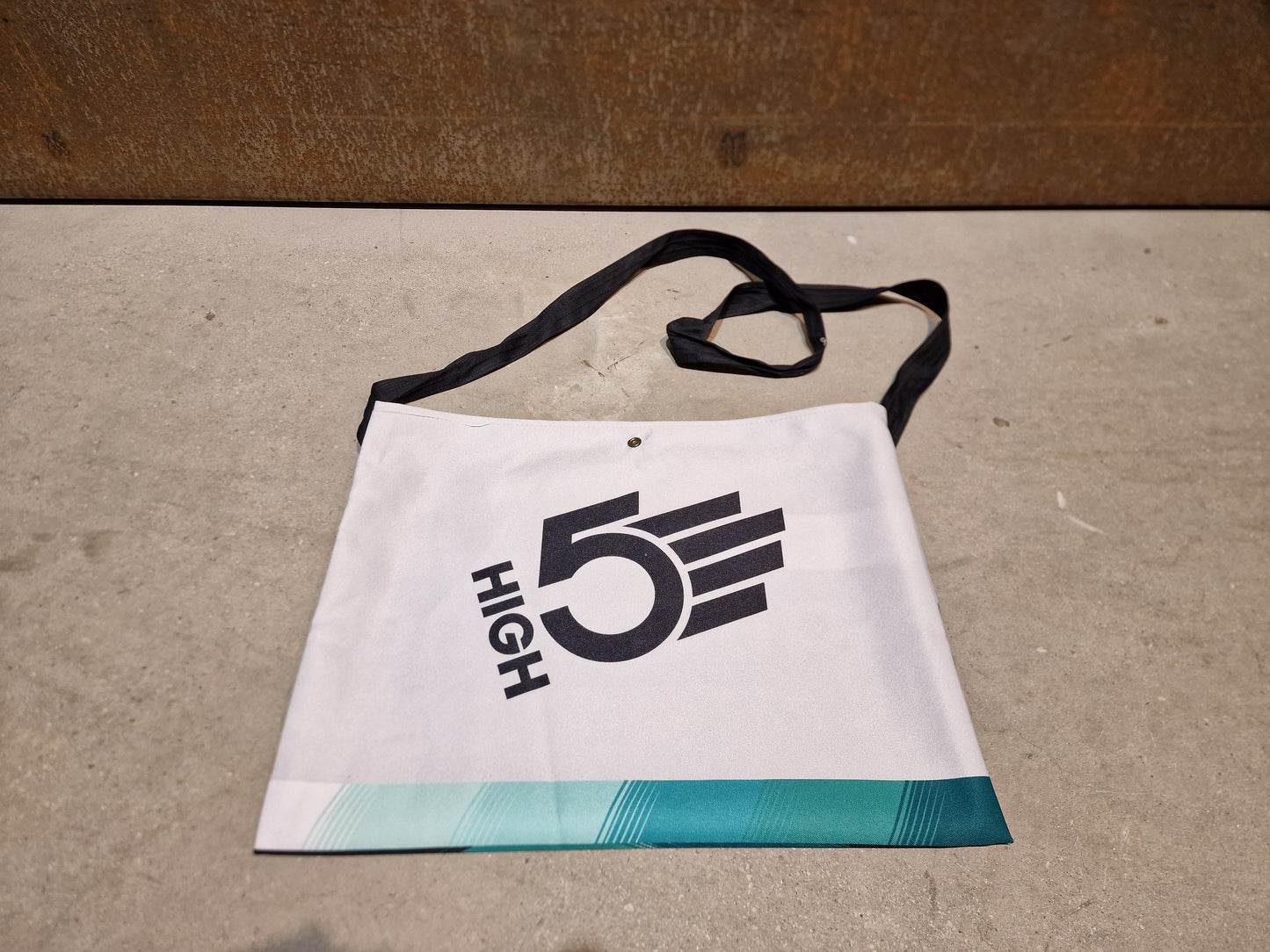 BORA HANSGROHE MUSETTE FEEDBAG / MEAL BAG WHITE