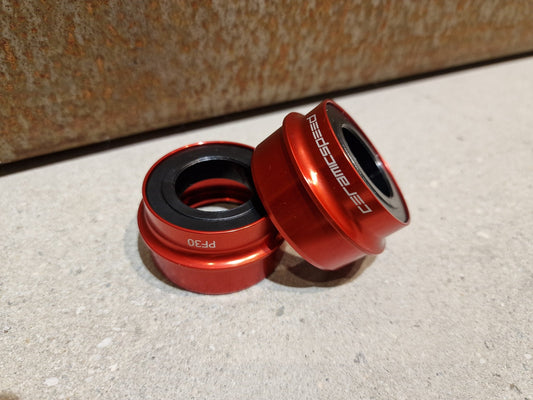 Innenlager von Ceramicspeed, CERAMICSPEED INNENLAGER PF30 24MM in variant_title vor USEDBIKES - OB.DE Hintergrund